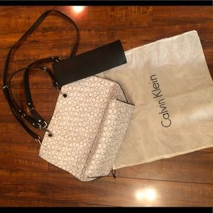 NWOT-Reversible Calvin Klein purse/bag